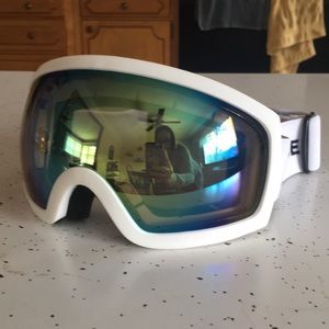 Traverse Medium Fit snow goggles